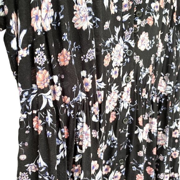 Torrid empire waisted top,  elasticized waist, v-neck, high-low hemline - Picture 5 of 14